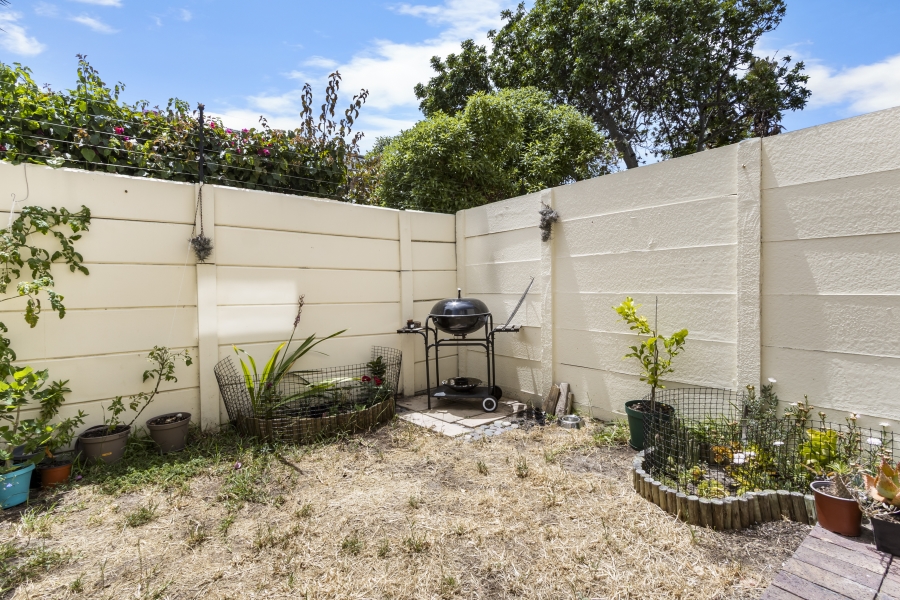 2 Bedroom Property for Sale in Heathfield Western Cape